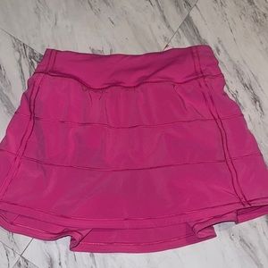 2 month old lululemon pace rival mid rise skirt. sonic pink